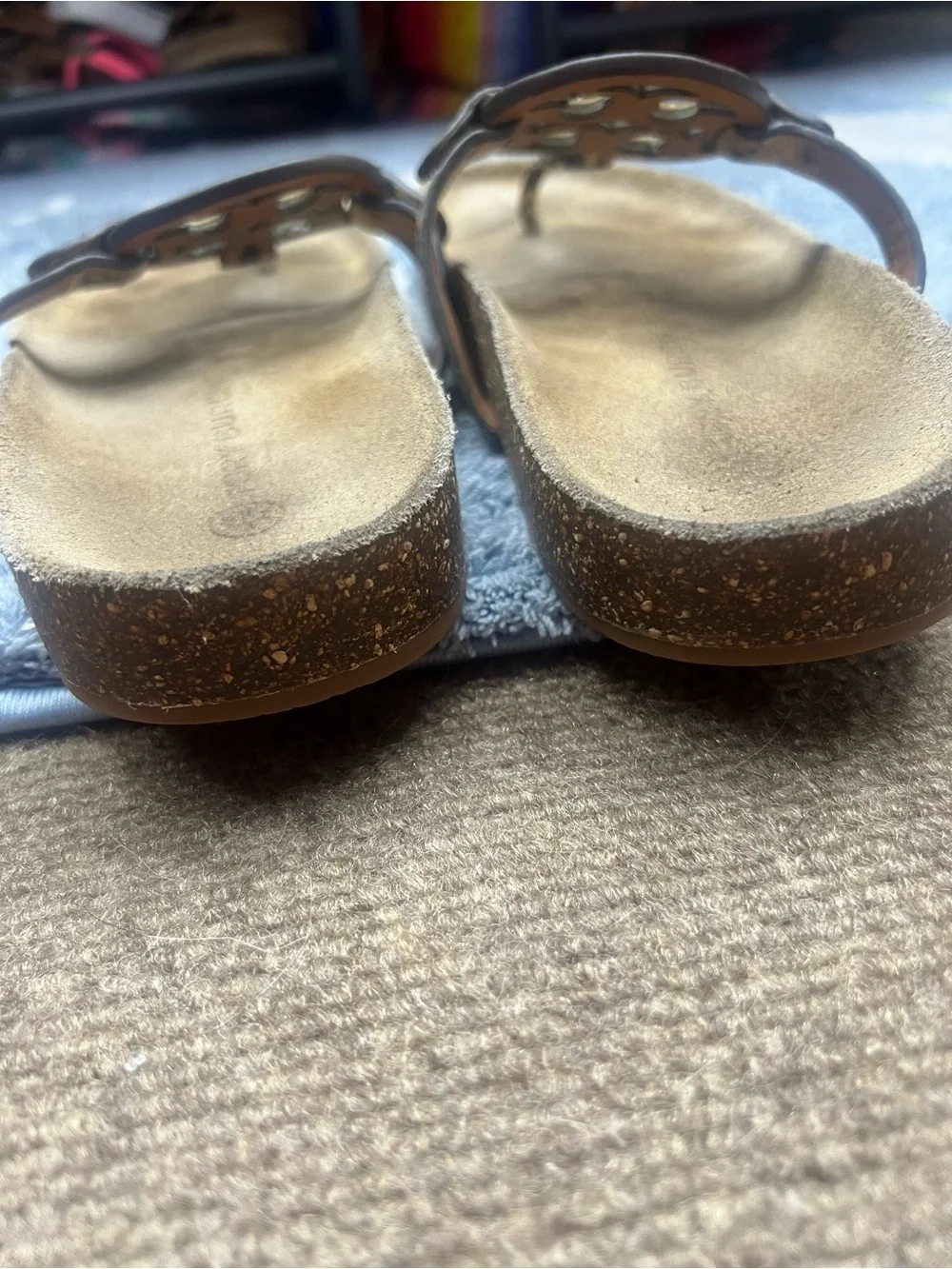 Tory Burch Snake Embossed Logo Thong Sandals in Tan and Gold - Picture 4 of 8